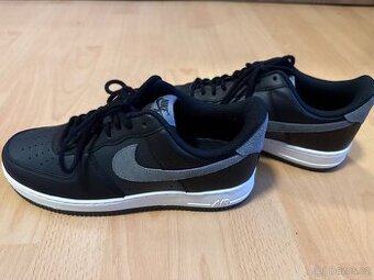Nike AIR FORCE 1 '07 LV82 velikost 42.