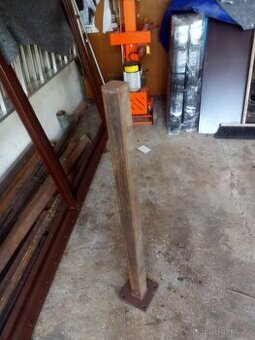 Sloupky plotu nebo zábradlí