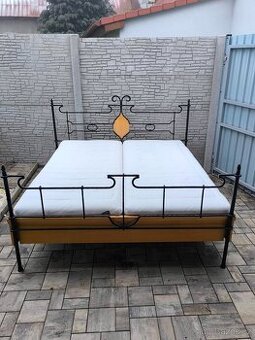 Prodám kovanou postel + Matrace Tencel 180cm x 200cm