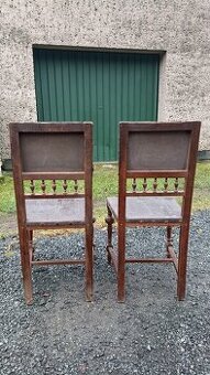 Staré židle s kůží