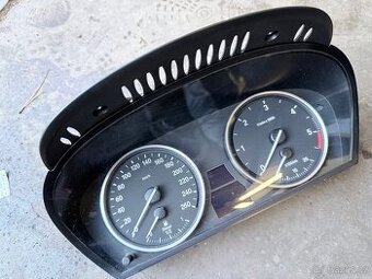 BMW e61 m57d25d3 tachometr, pixely ok.