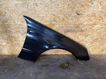 PRAVÝ PŘEDNÍ BLATNÍK MERCEDES W211 C197