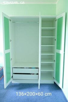 Pěkný set: šatní skříň , psací stůl s nástavcem, nočn.stolek