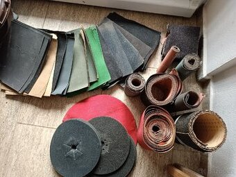 Nové brusné papíry, kotouče, archy, pásy ( mix zrnitosti)