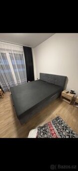 Postel s úložným prostorem