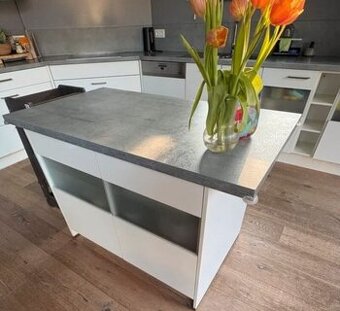 Moderní linka se spotřebiči a ostrůvkem,6152