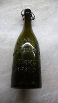 Pivní láhev s keramickým uzávěrem. Jirkovské pivo.