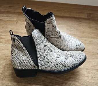 Dámské kotníkové boty vel. 38 super stav