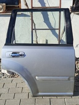 Pravé zadní dveře Nissan x-trail t30