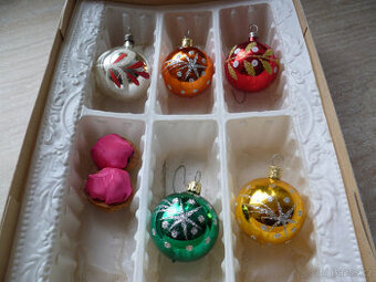 Levné staré ozdoby 5 ks, levně