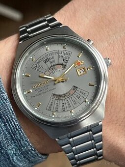 Hodinky Orient / vecny klendar sedy ciselnik