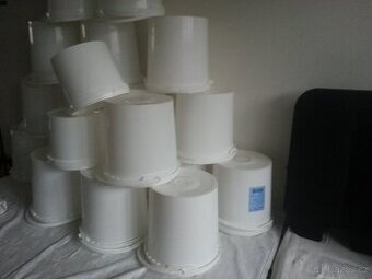 Plastové vědro na pěstování