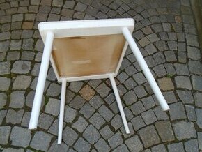 Dřevěný stoleček