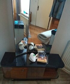 Toaletní zrcadlo - 1