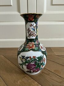 Čínská váza ve stylu Kangxi
