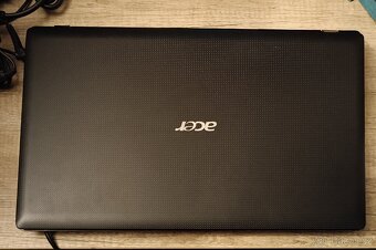 Obrovský 17,3" Acer Aspire 7551G 4GB RAM, RADEON