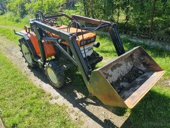 Malotraktor Kubota B1502 15koní s nakladačem