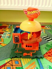 Hot wheels hamburger