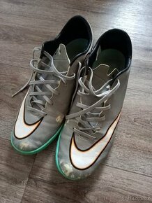 Sálovky NIKE MERCURIAL VICTORY II CR7