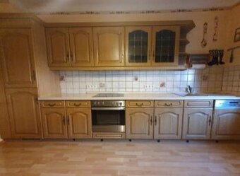 Velká dubová kuchyně se spotřebiči, 4628