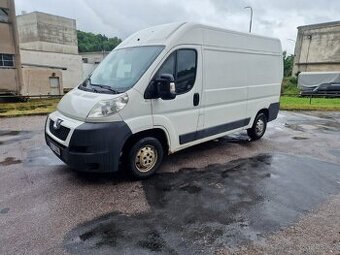 Peugeot Boxer 3.0 6 místné rok.v 2012 stk 26/3 najeto :372