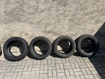Sada zimních pneu Nokian 245/45/17