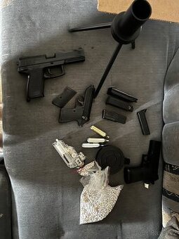 Airsoft mp5 pistole zásobníky trojnožka na snipu náboje asg