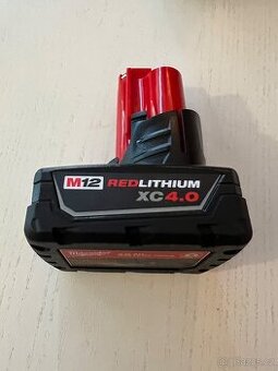 Milwaukee M12 HC Red- Lithium 4.0AH Nově Batteries Na Prode