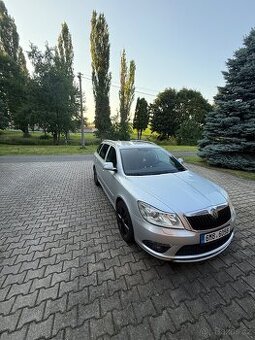 Skoda Octavia RS 2.0TSI, 147kW, stribrna kombi