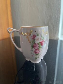 Hrnek z růžového porcelánu zn.  Hass & Czjzek