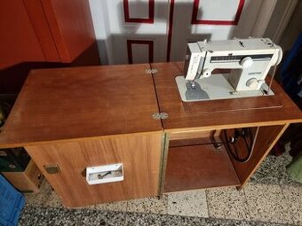 Šlapací šicí stroj