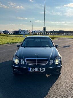 Mercedes-Benz W211