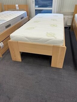 Kompletní postel z bukového dřeva