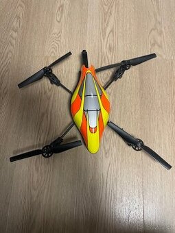 Dron parrot ar drone na dily