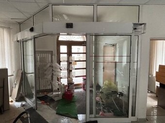 DVEŘE POSUVNÉ AUTOMATICKÉ