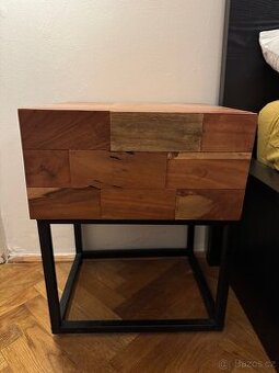 2 noční stolky z masivního dřeva / wood night stands