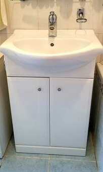 Koupelnová skříňka s umyvadlem