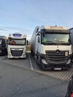 Prijmeme ridice na lowdeck soupravu po-pa