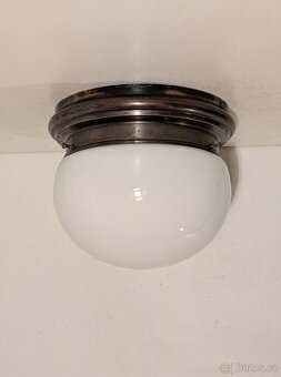 mosazný starý lustr stropnice lampa bílé stínidlo