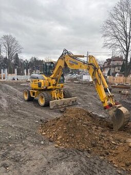 Kolový bagr Komatsu PW98