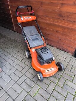 Benzínová sekačka s pojezdem