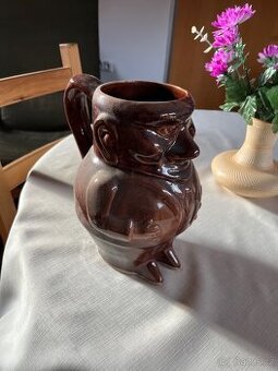 Stylový keramický džbán