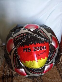 Staré fotbalové míče