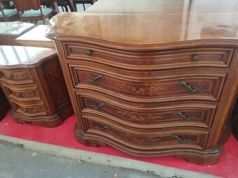 Komoda a noční stolky s interzií