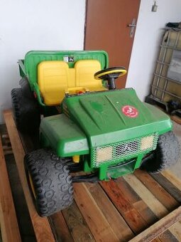 JOHN DEERE GATOR