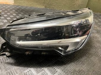 Opel Corsa přední světlo LED