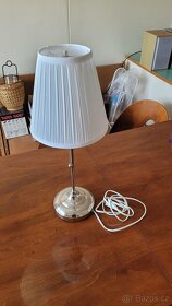Stolní lampa IKEA ARSTID stříbrná, bílé stínidlo