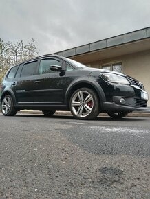 CROSS Touran 2.0TDI 125kw vůz je v top stavu.