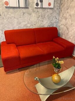 Sofa - červené látkové čalounění