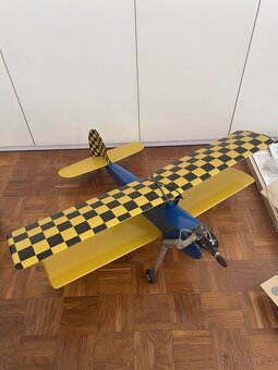 RC model dvouplošníku MAX